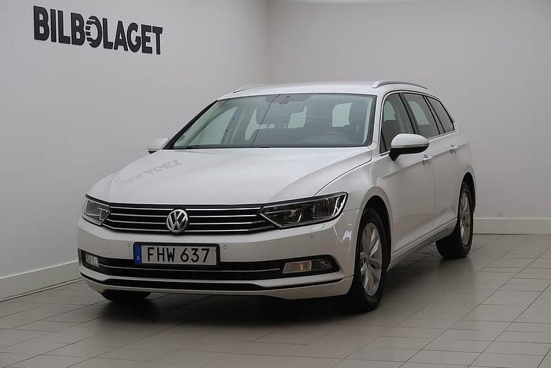 Vit Begagnad 2017 VW Passat Kombi | 149 500 kr (Superpris) - Bild 1/4