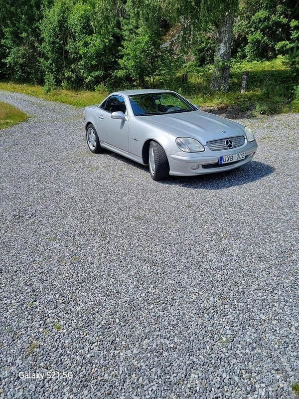 Silver Begagnad 2003 Mercedes SLK230 Cab | 82 000 kr (Bra pris) - Bild 1/4