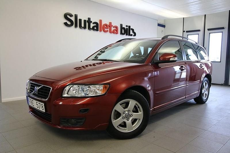 Röd Begagnad 2009 Volvo V50 Momentum Kombi | 67 900 kr (Dyr) - Bild 1/4