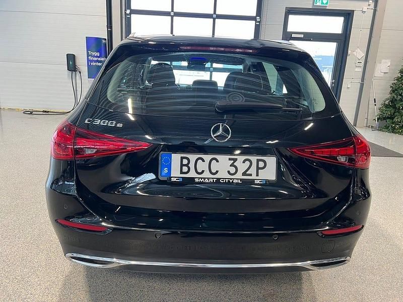 Begagnad Mercedes C300 Avantgarde 313 HK (230 kW) 2022 Svart Kombi