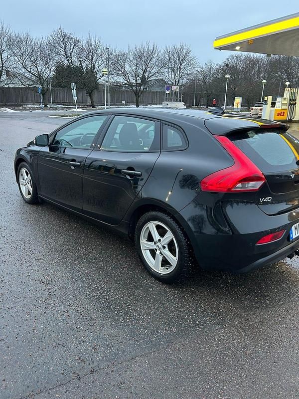 Begagnad Volvo V40 115 HK (84 kW) 2015 Halvkombi