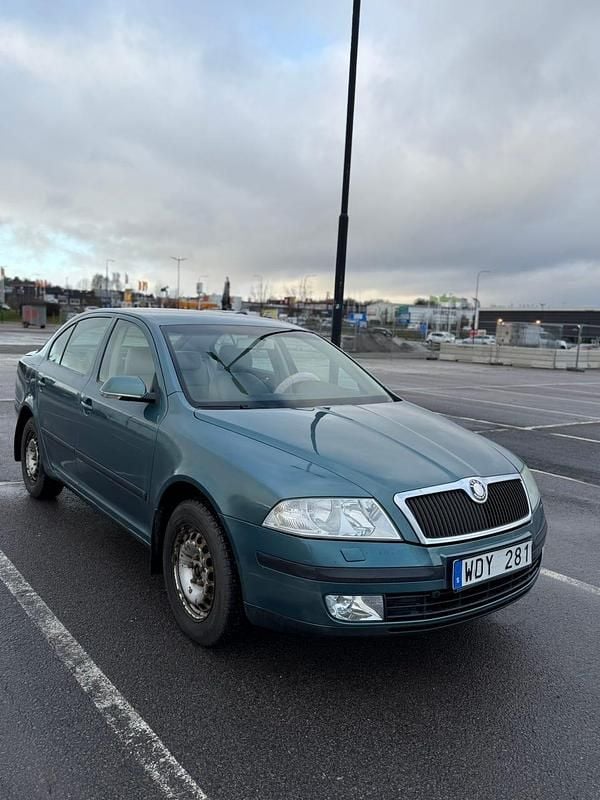 Begagnad 2005 Skoda Octavia Halvkombi | 20 000 kr (Marknadspris) - Bild 1/4