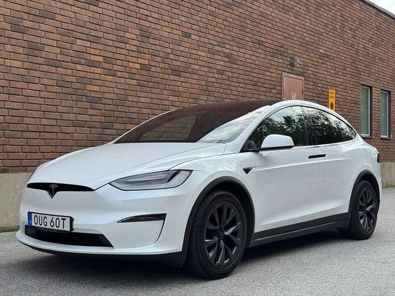 Vit Begagnad 2022 Tesla Model X Plaid SUV | 849 000 kr (Marknadspris) - Bild 1/4
