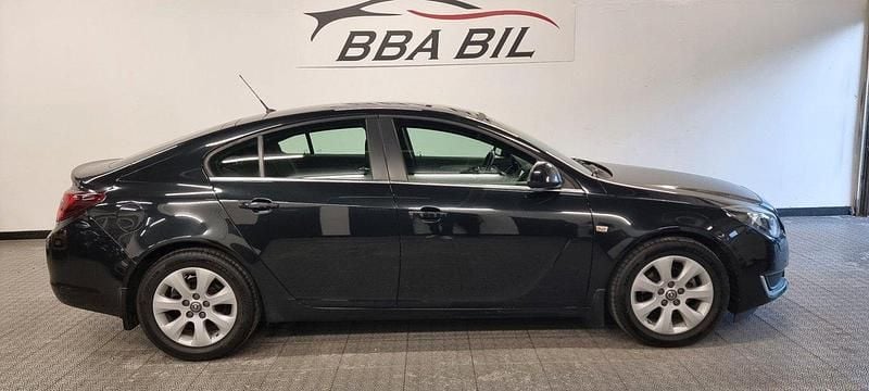 Svart Begagnad 2014 Opel Insignia Edition Halvkombi | 99 000 kr (Marknadspris) - Bild 1/4
