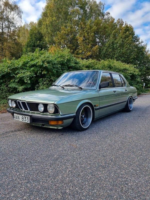 Begagnad 1982 BMW 518 Sedan | 66 900 kr - Bild 1/4