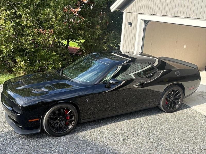 Svart Begagnad 2016 Dodge Challenger Sportkupé | 660 000 kr (Bra pris) - Bild 1/4