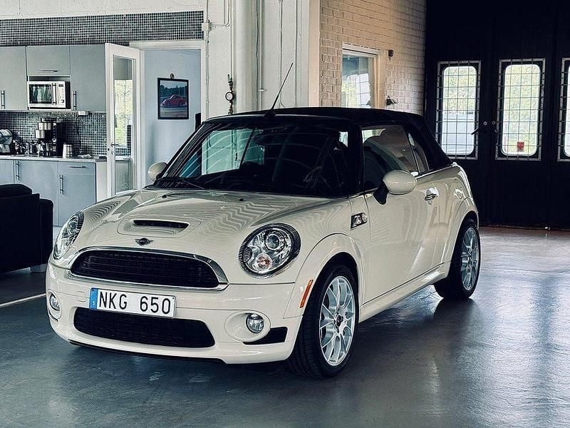 Vit Begagnad 2010 Mini Cooper S Cabriolet Cab | 137 900 kr (Bra pris) - Bild 1/4