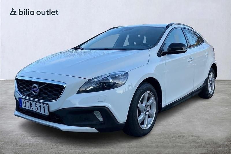 Vit Begagnad 2015 Volvo V40 CC Momentum Kombi | 159 900 kr (Marknadspris) - Bild 1/3