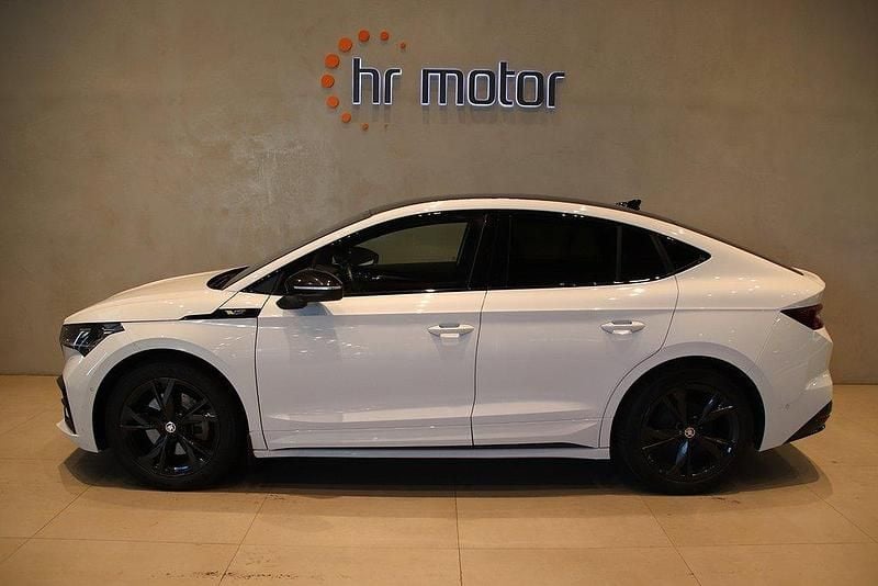 Vit Begagnad 2023 Skoda Enyaq iV Family SUV | 409 000 kr (Bra pris) - Bild 1/4