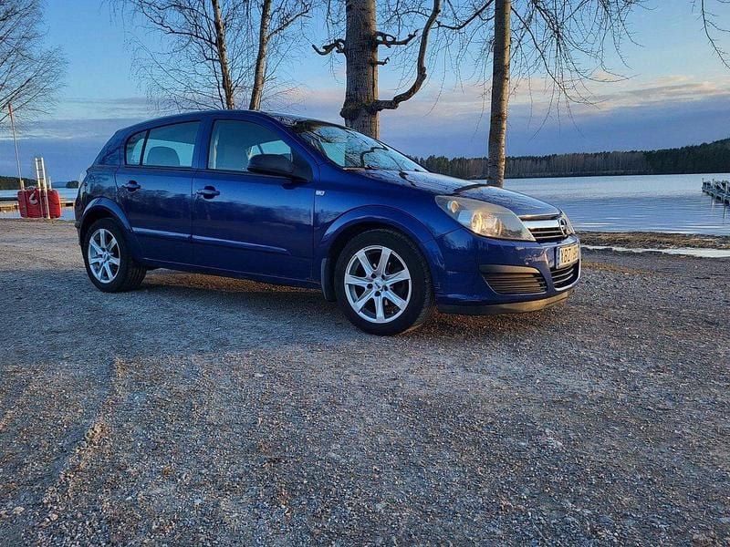 Blå Begagnad 2006 Opel Astra Halvkombi | 20 000 kr (Marknadspris) - Bild 1/1