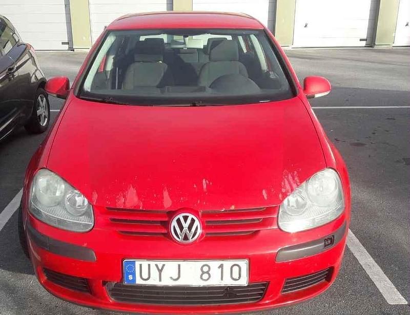 Röd Begagnad 2004 VW Golf IV Trendline Halvkombi | 3 700 kr (Superpris) - Bild 1/4