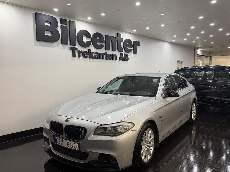 Grå Begagnad 2013 BMW 520 M Sport Sedan | 109 900 kr (Bra pris) - Bild 1/4