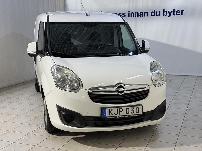 Begagnad Opel Combo 90 HK (66 kW) 2015 Vit Van