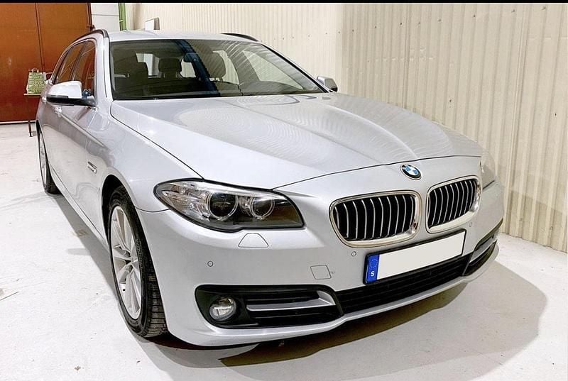 Silver Begagnad 2017 BMW 520 Kombi | 179 000 kr (Superpris) - Bild 1/4