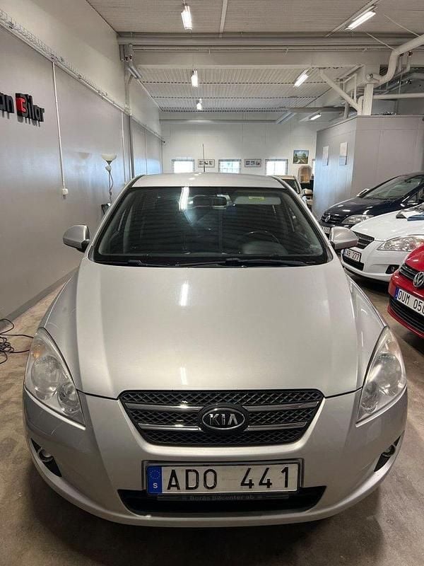 Silver Begagnad 2007 Kia Ceed 2 Halvkombi | 29 500 kr (Marknadspris) - Bild 1/4