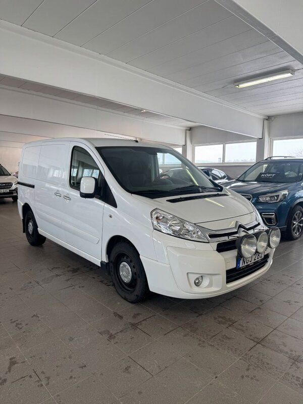 Vit Begagnad 2016 Citroën Jumpy Minibuss | 109 000 kr (Bra pris) - Bild 1/4