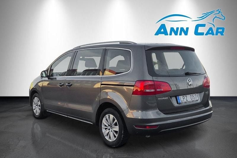 Begagnad VW Sharan 140 HK (102 kW) 2011 Grå Minibuss