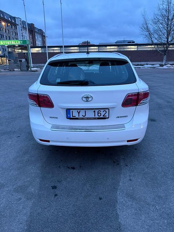 Begagnad Toyota Avensis Multidrive S 147 HK (108 kW) 2011 Kombi