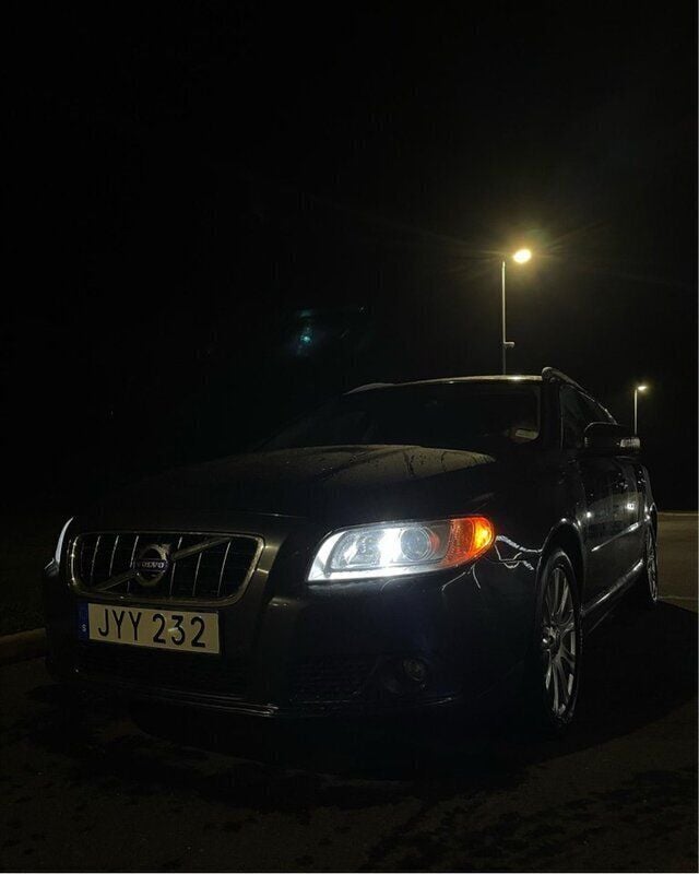 Grå Begagnad 2010 Volvo V70 Summum Kombi | 65 000 kr (Bra pris) - Bild 1/4