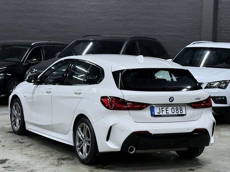 Begagnad BMW 118 M Sport 140 HK (102 kW) 2020 Vit Halvkombi