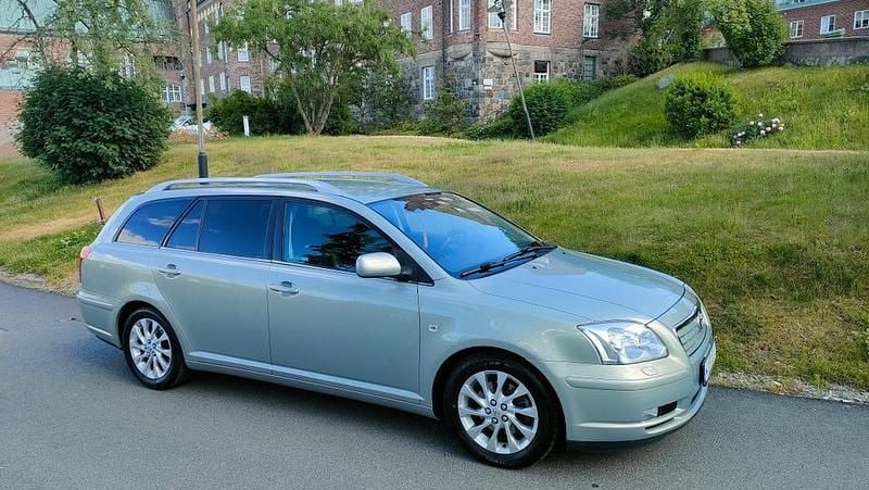 Begagnad 2005 Toyota Avensis Executive Kombi | 45 000 kr (Bra pris) - Bild 1/4