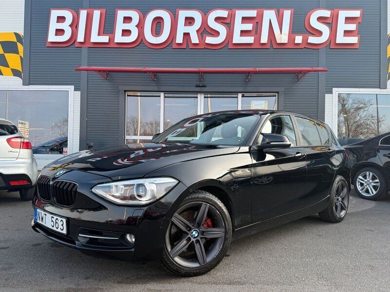 Svart Begagnad 2013 BMW 125 Sport Line Halvkombi | 159 000 kr - Bild 1/4