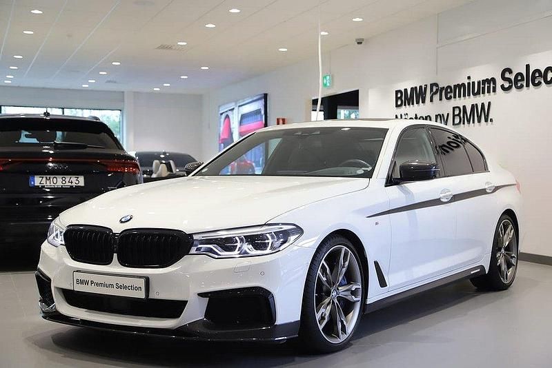 Vit Begagnad 2017 BMW M550 M Performance Sedan | 629 000 kr - Bild 1/3