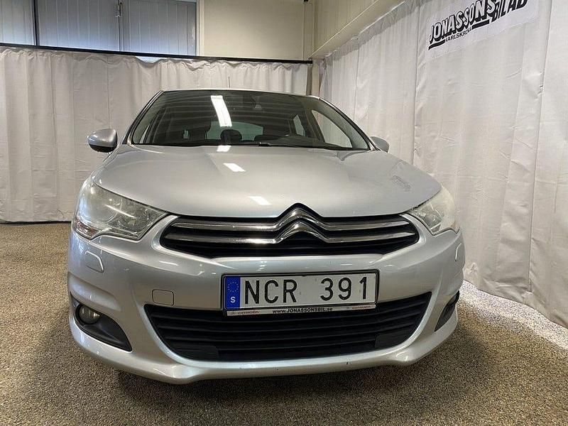 Begagnad Citroën C4 112 HK (82 kW) 2012 Silver Halvkombi