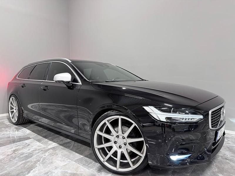 Svart Begagnad 2018 Volvo V90 R-Design Kombi | 209 900 kr (Dyr) - Bild 1/4