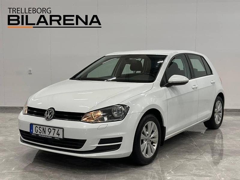 Vit Begagnad 2016 VW Golf VII Halvkombi | 109 900 kr (Marknadspris) - Bild 1/4