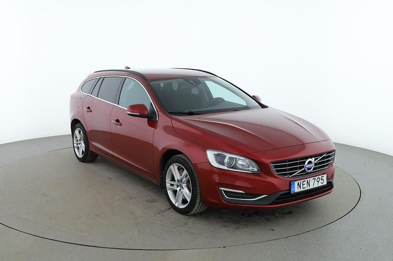 Begagnad Volvo V60 Momentum 234 HK (172 kW) 2016 Röd Kombi