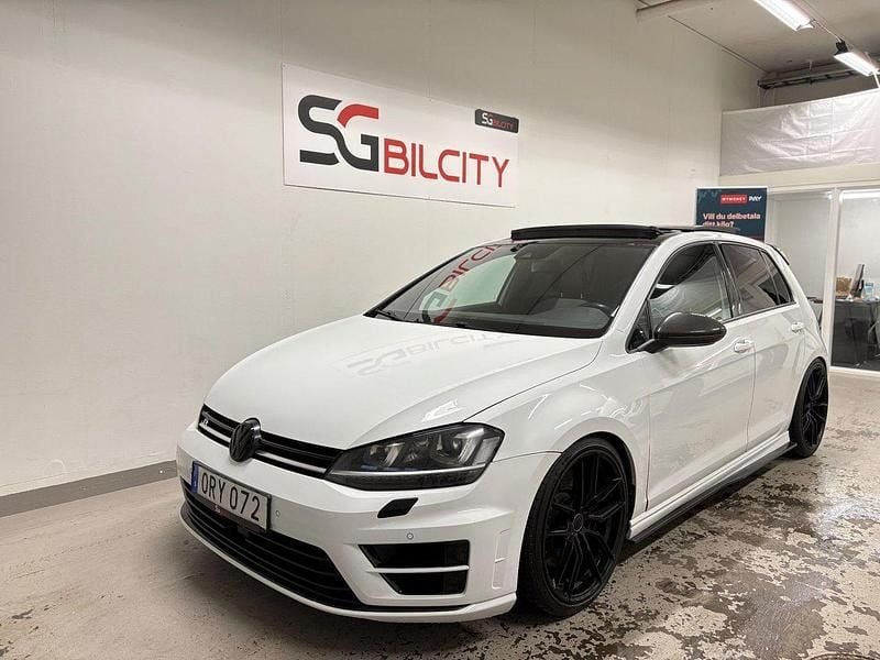 Vit Begagnad 2014 VW Golf VII R Halvkombi | 199 900 kr (Marknadspris) - Bild 1/4