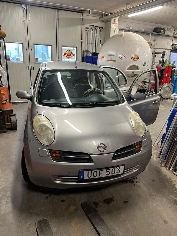 Silver Begagnad 2003 Nissan Micra Halvkombi | 27 500 kr - Bild 1/4