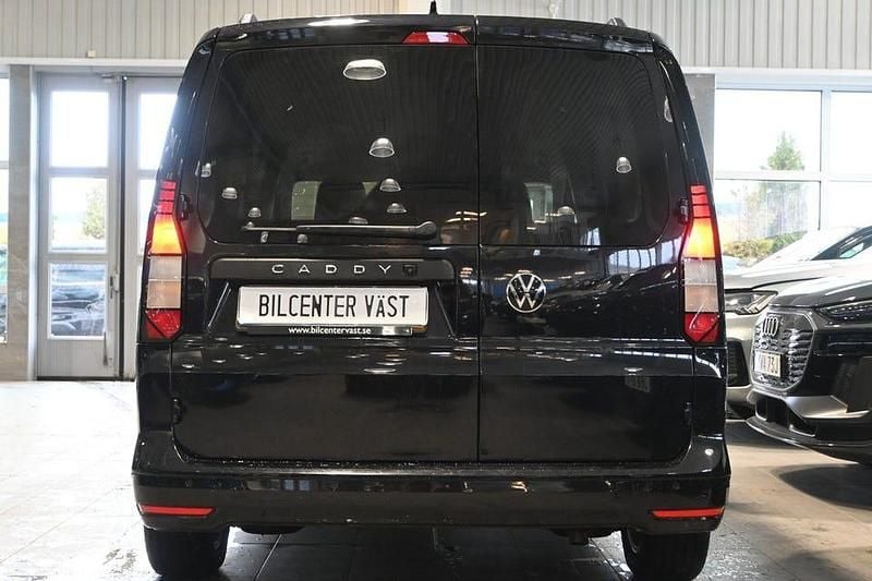 Begagnad VW Caddy Maxi Life Life 122 HK (89 kW) 2023 Svart Minibuss