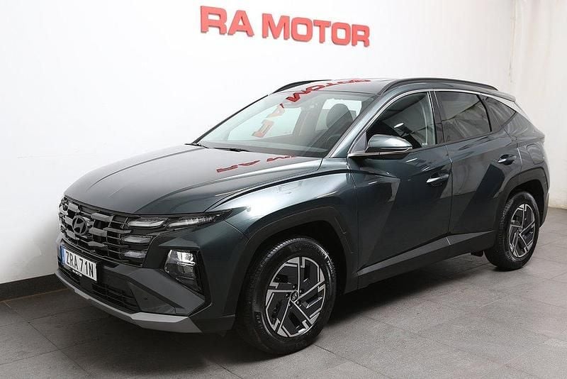Grön Begagnad 2025 Hyundai Tucson Essential SUV | 329 900 kr (Superpris) - Bild 1/4