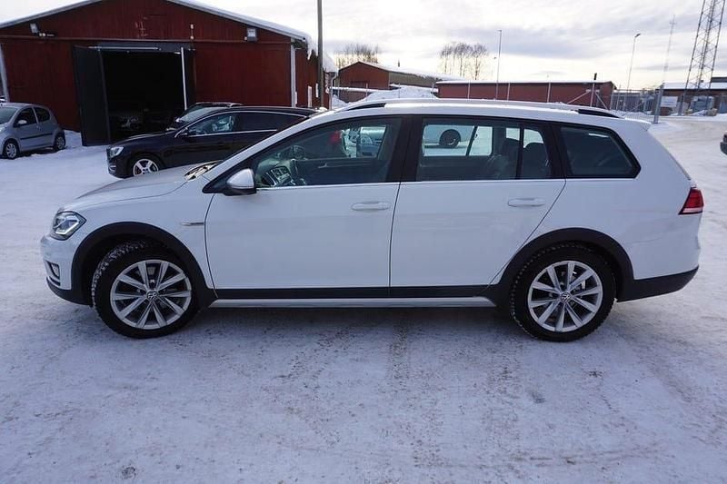 Begagnad VW Golf Alltrack 184 HK (135 kW) 2020 Vit Kombi