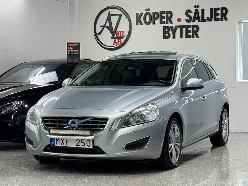 Silver Begagnad 2012 Volvo V60 Summum Kombi | 119 900 kr (Marknadspris) - Bild 1/4