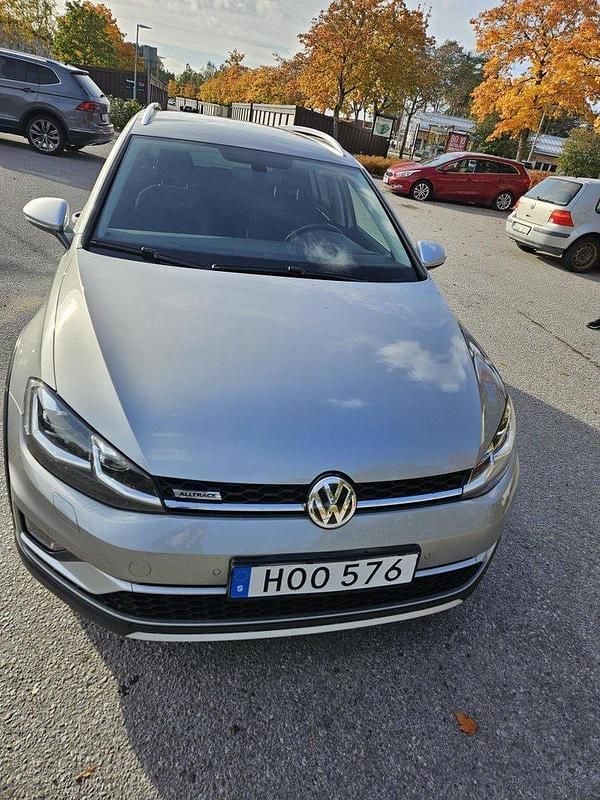 Silver Begagnad 2020 VW Golf Alltrack Kombi | 215 000 kr (Bra pris) - Bild 1/4