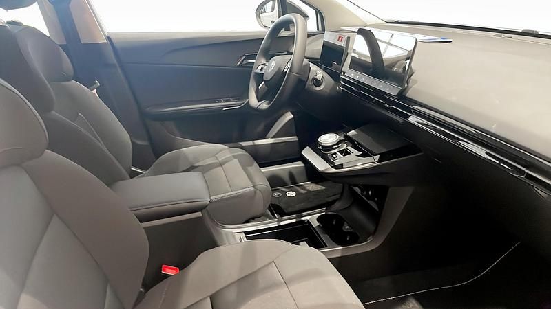 Begagnad MG MG4 EV 125 kW (170 HK) 2024 Vit Halvkombi