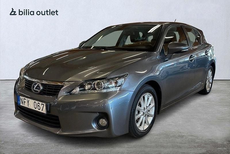 Grå Begagnad 2012 Lexus CT200h Executive Line Halvkombi | 159 800 kr (Marknadspris) - Bild 1/3