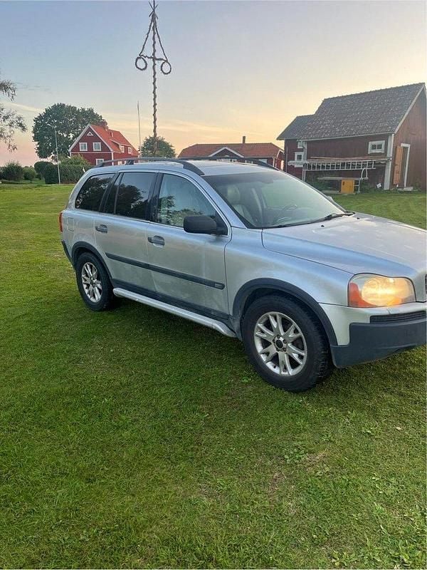 Grå Begagnad 2004 Volvo XC90 SUV | 20 000 kr (Superpris) - Bild 1/4