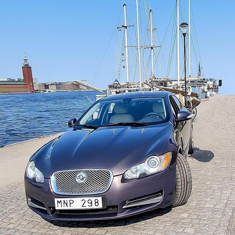 Grå Begagnad 2009 Jaguar XF Sedan | 90 000 kr (Marknadspris) - Bild 1/4