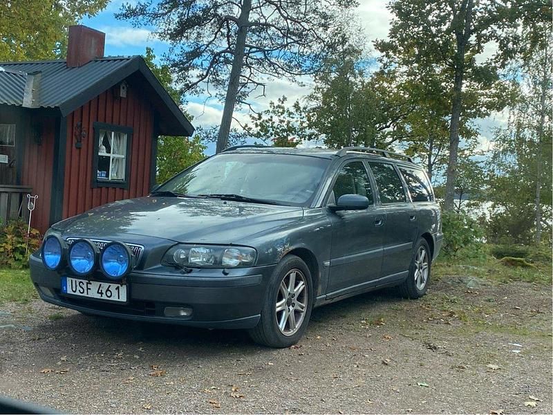 Grå Begagnad 2004 Volvo V70 Business Edition Kombi | 20 000 kr (Dyr) - Bild 1/1