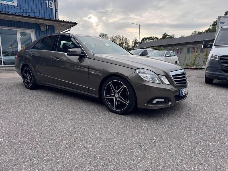 Begagnad Mercedes E250 Avantgarde 204 HK (150 kW) 2010 Mörkbrun Sedan