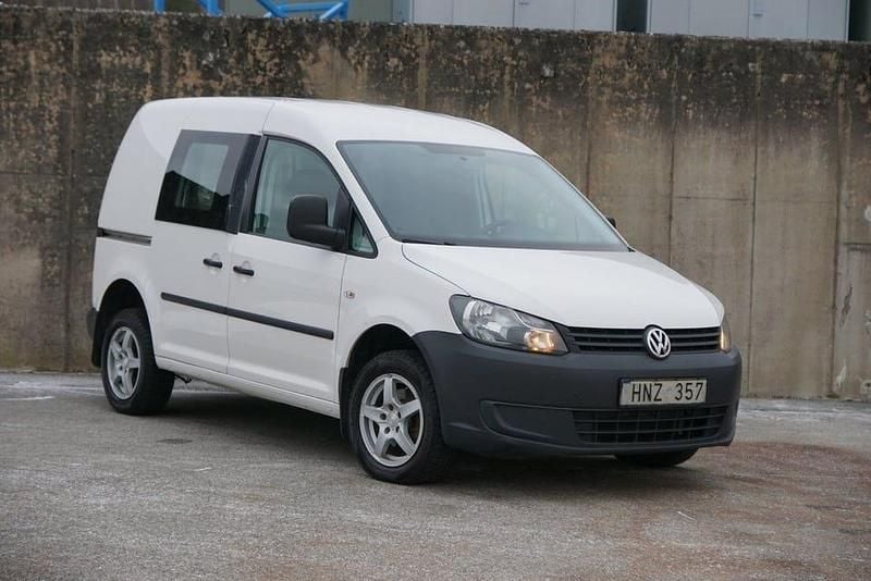 Vit Begagnad 2013 VW Caddy Minibuss | 67 900 kr (Marknadspris) - Bild 1/4