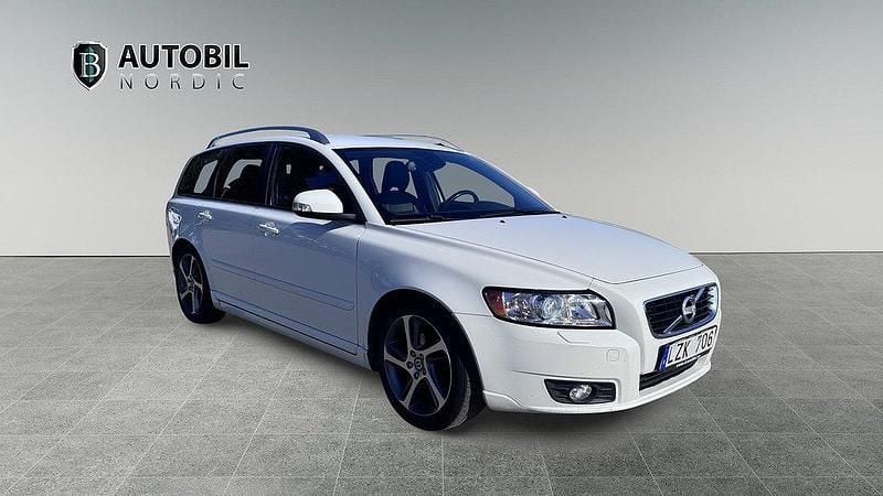 Vit Begagnad 2011 Volvo V50 Momentum Kombi | 48 000 kr (Marknadspris) - Bild 1/4