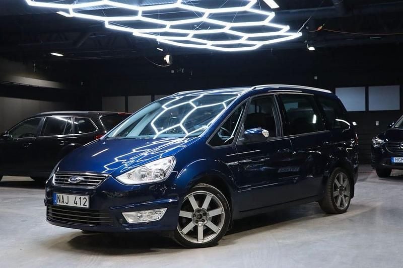 Blå Begagnad 2013 Ford Galaxy Trend Minibuss | 119 900 kr (Dyr) - Bild 1/4