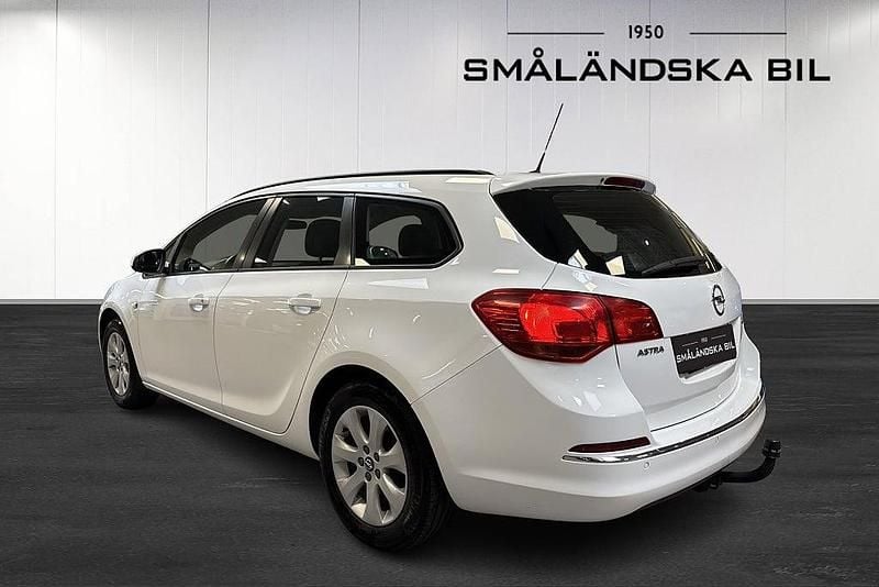 Begagnad Opel Astra Enjoy 140 HK (102 kW) 2014 Vit Kombi