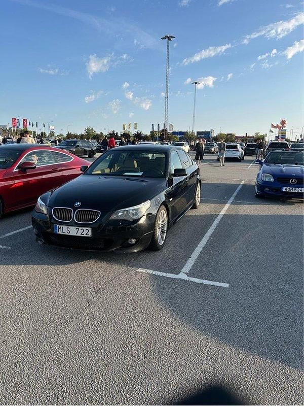 Svart Begagnad 2007 BMW 530 M Sport Sedan | 60 000 kr (Marknadspris) - Bild 1/4