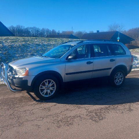 Begagnad 2003 Volvo XC90 SUV | 44 500 kr (Lite dyr) - Bild 1/4